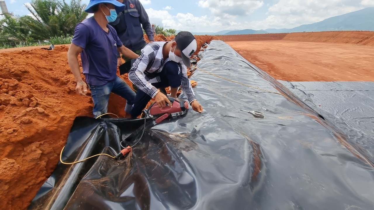 (Quá trình thi công của Môi Trường Quang Phúc)