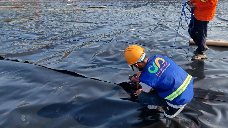Thi công màng chống thấm HDPE tại Môi Trường Quang Phúc